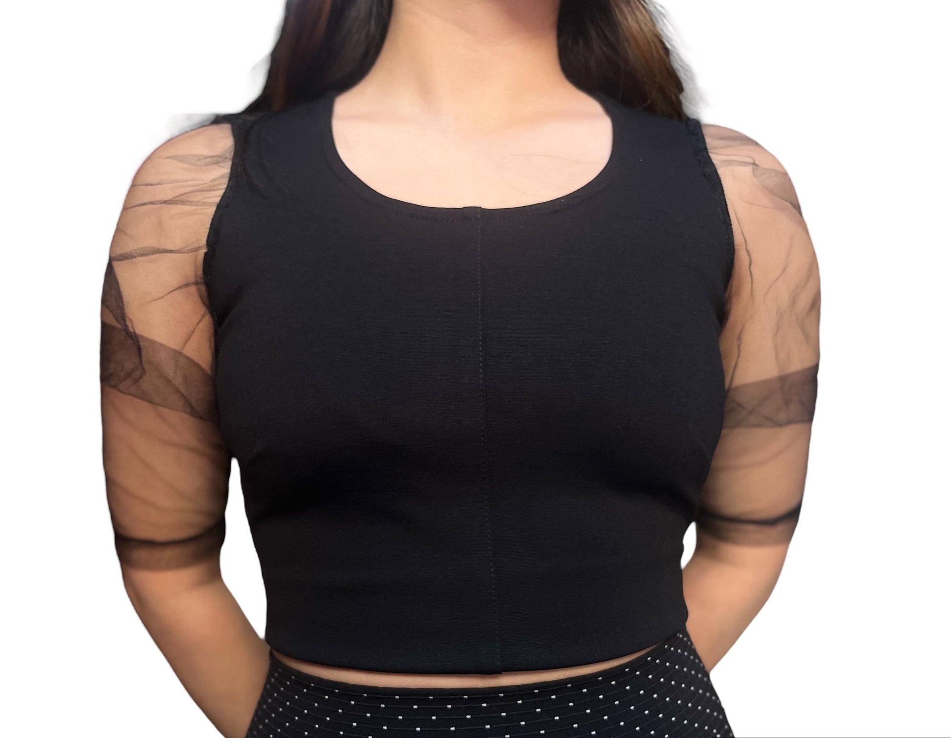 Crop top Ayr negro con mangas con tranparencias. 